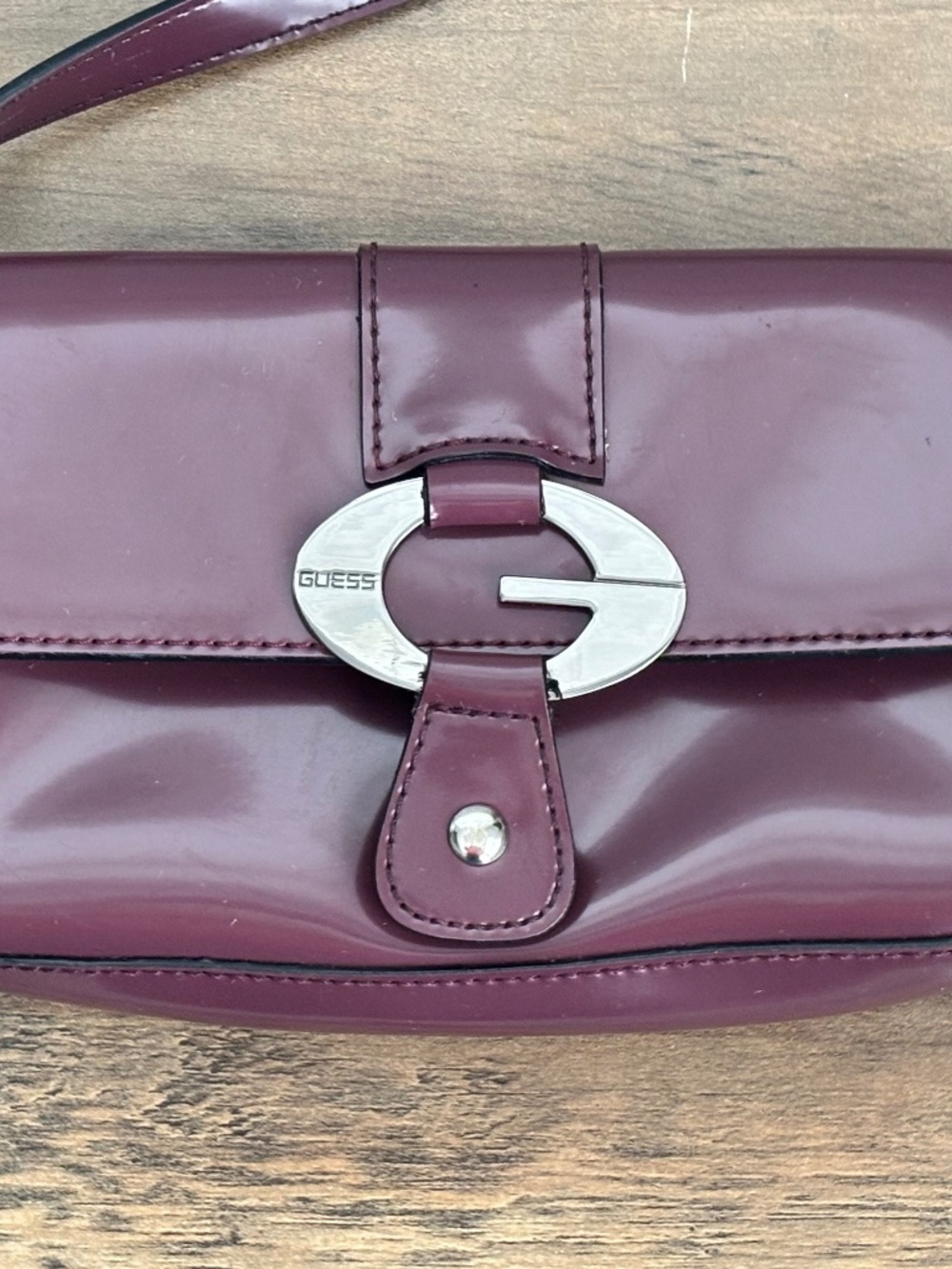 Vintage Y2K Guess Maroon Patent Finish Shoulder Bag Handbag Buckle Purse 2000's - Picture 3 of 15